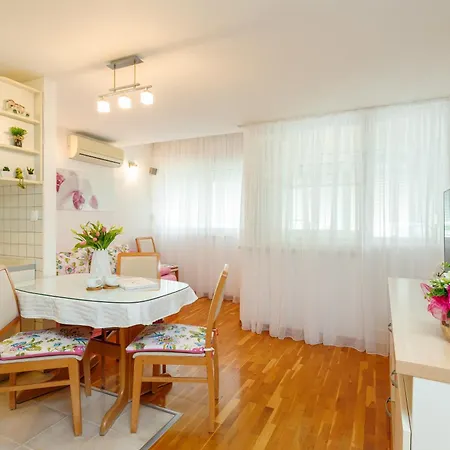 Marin-late Check In Available Apartman