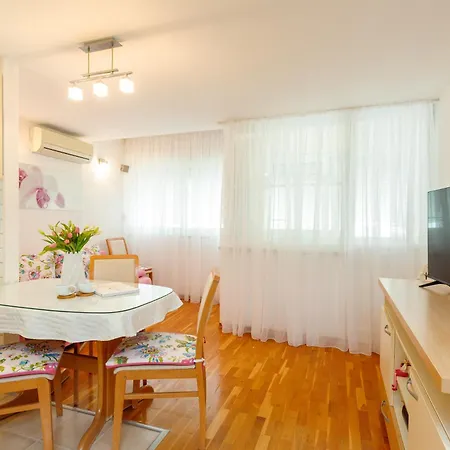 Marin-late Check In Available *