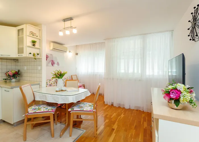 Marin-late Check In Available Apartman