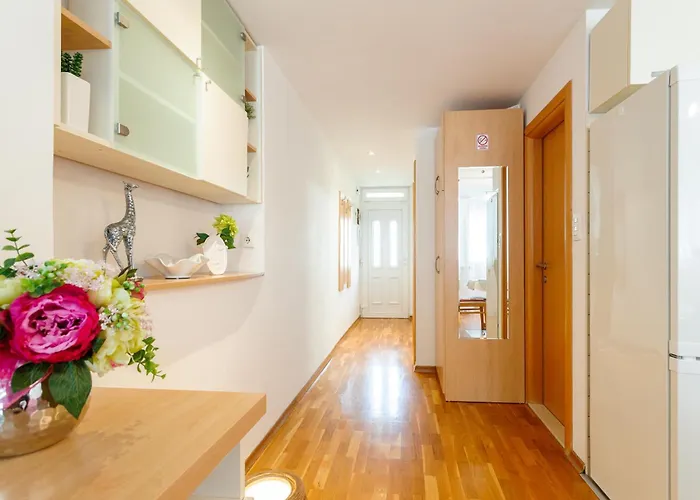 Marin-late Check In Available *