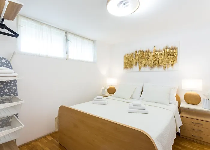 Marin-late Check In Available