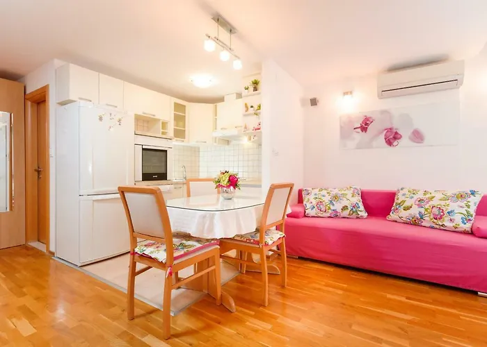 Marin-late Check In Available