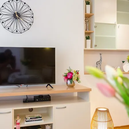 Marin-late Check In Available * スプリト