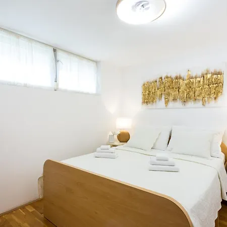 Marin-late Check In Available