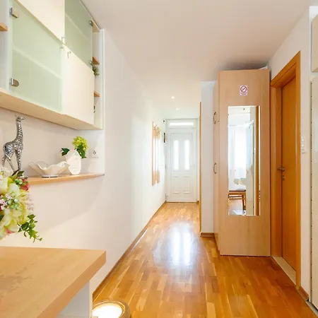 Marin-late Check In Available *