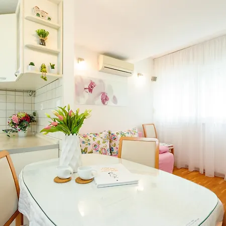 Marin-late Check In Available 스플리트