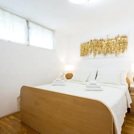 아파트 Marin-late Check In Available 스플리트