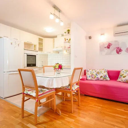 Marin-late Check In Available